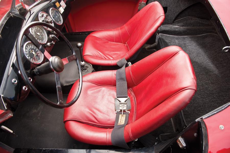 Интерьер Aston Martin DB2/4 Bertone Spider (LML/507) 1953 года  (фото 19 из 30)